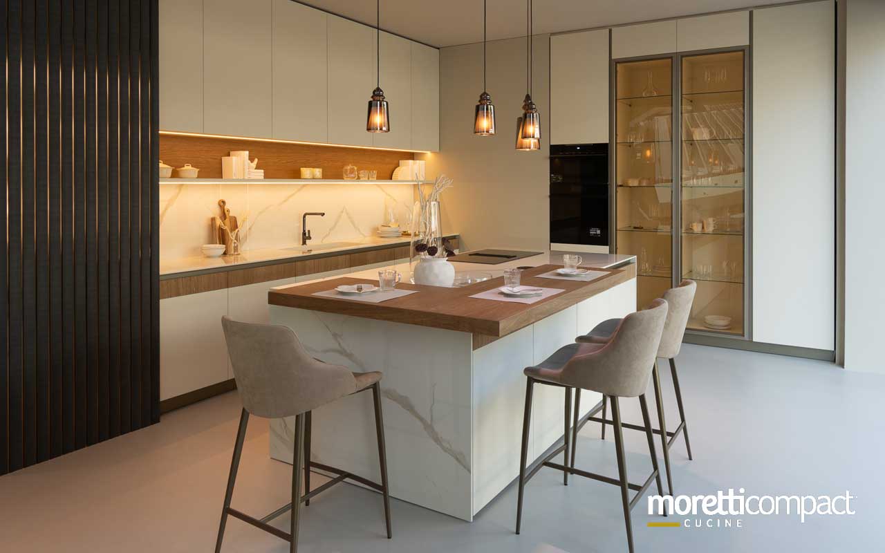 Cucina con isola e dispensa modello Natural