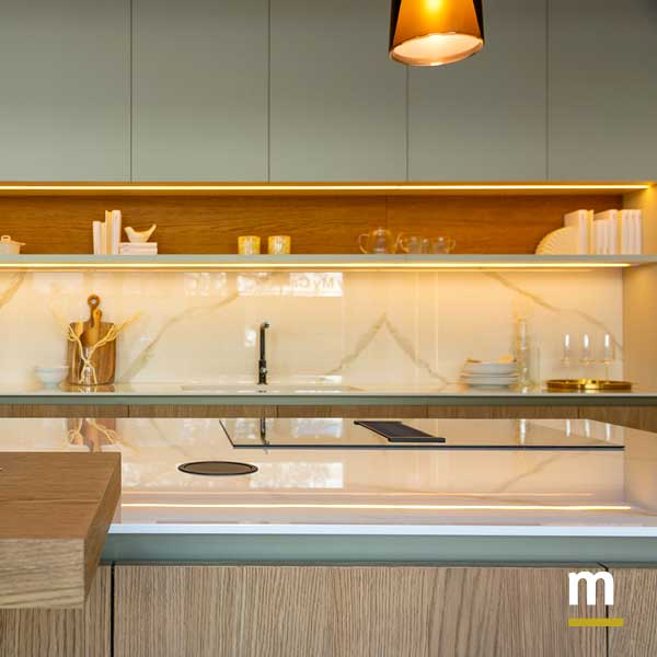 Piano di cottura con aspirazione incorporata