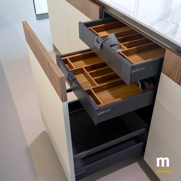 Cestone con cassetti interni