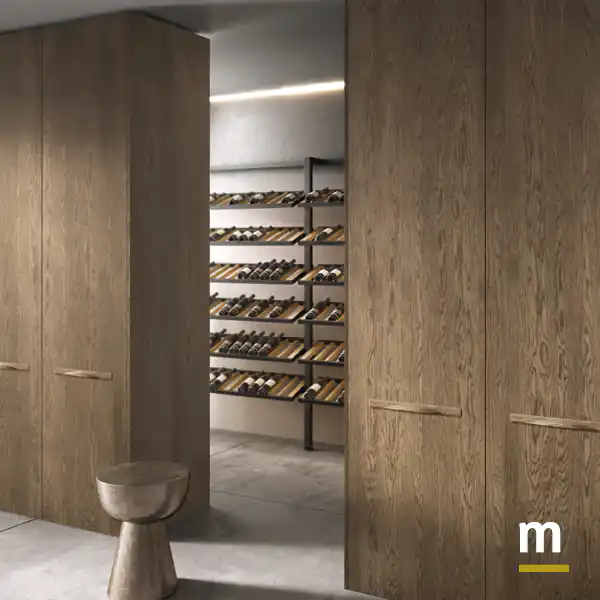 Colonne con retro cantina